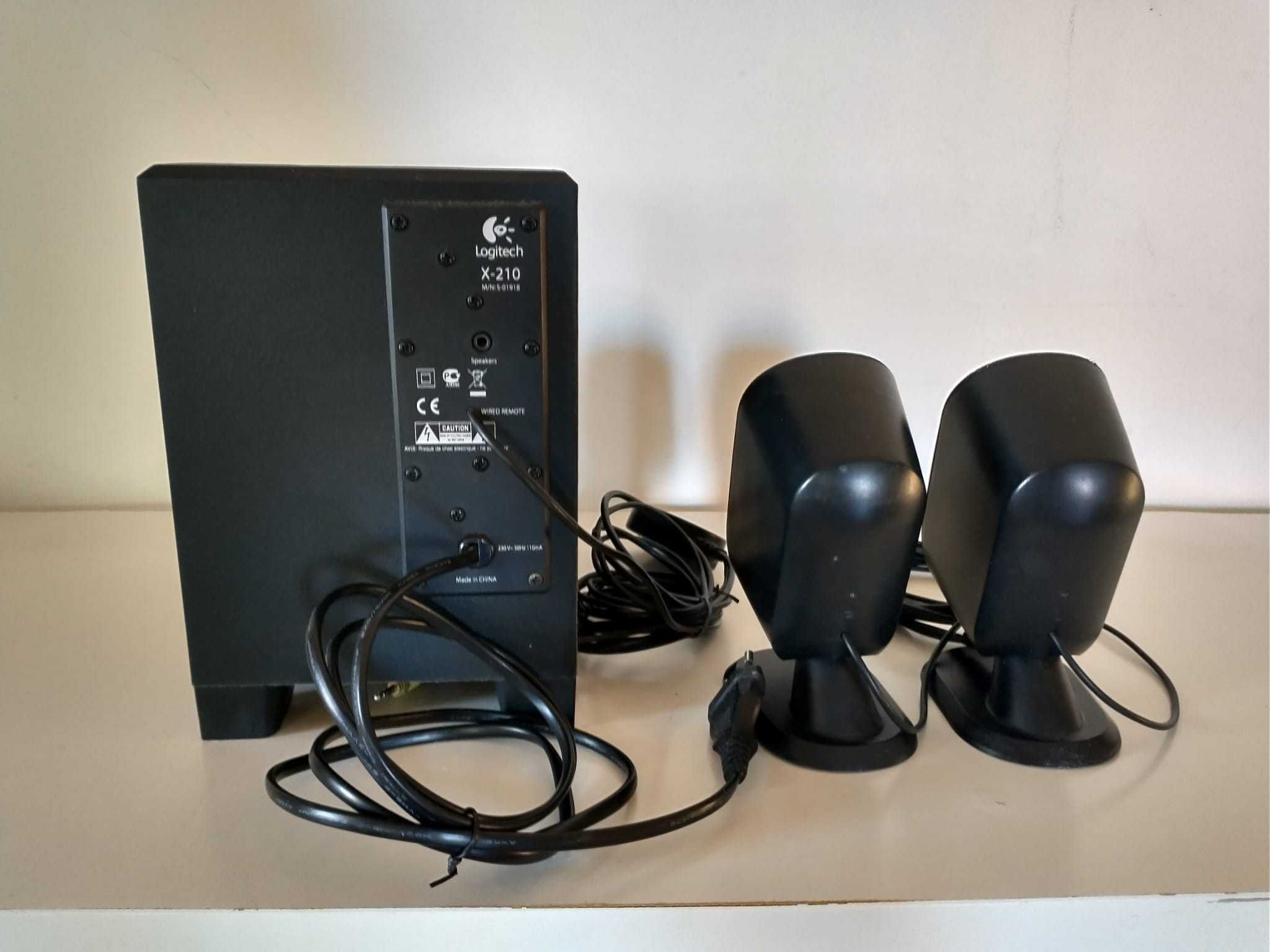 Colunas logitech X-210