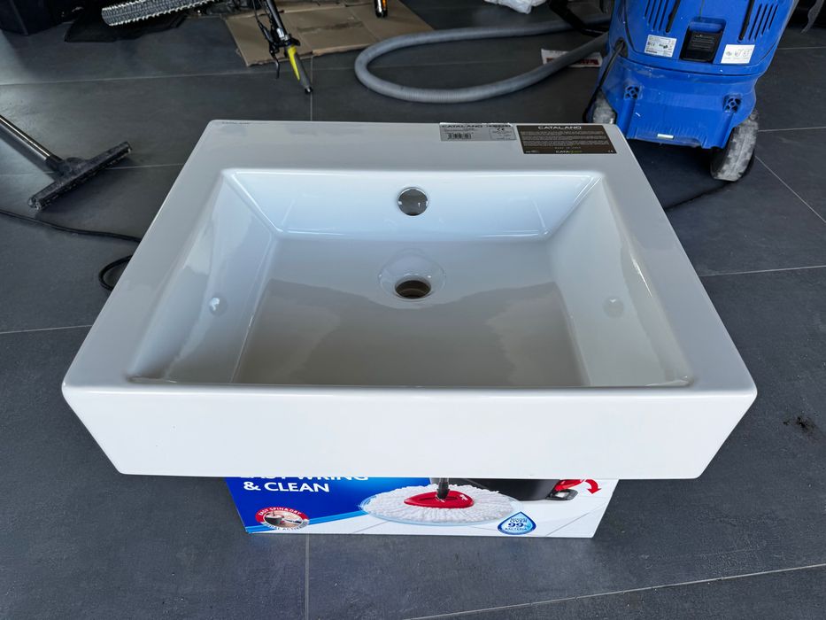 Umywalka połblatowa  Catalano 1LSVP00 nowa