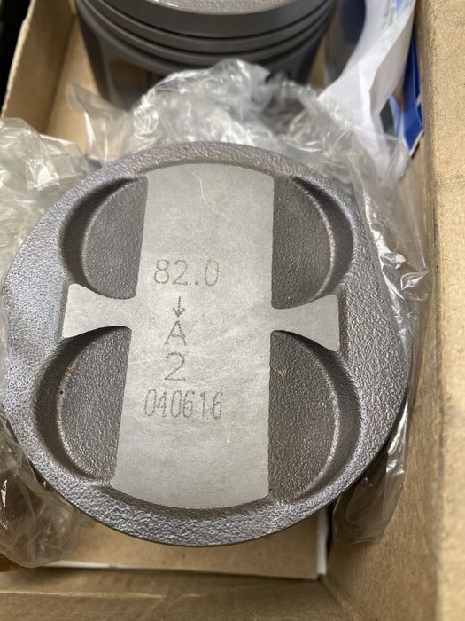 Блок цилиндров приора с комплектом поршней