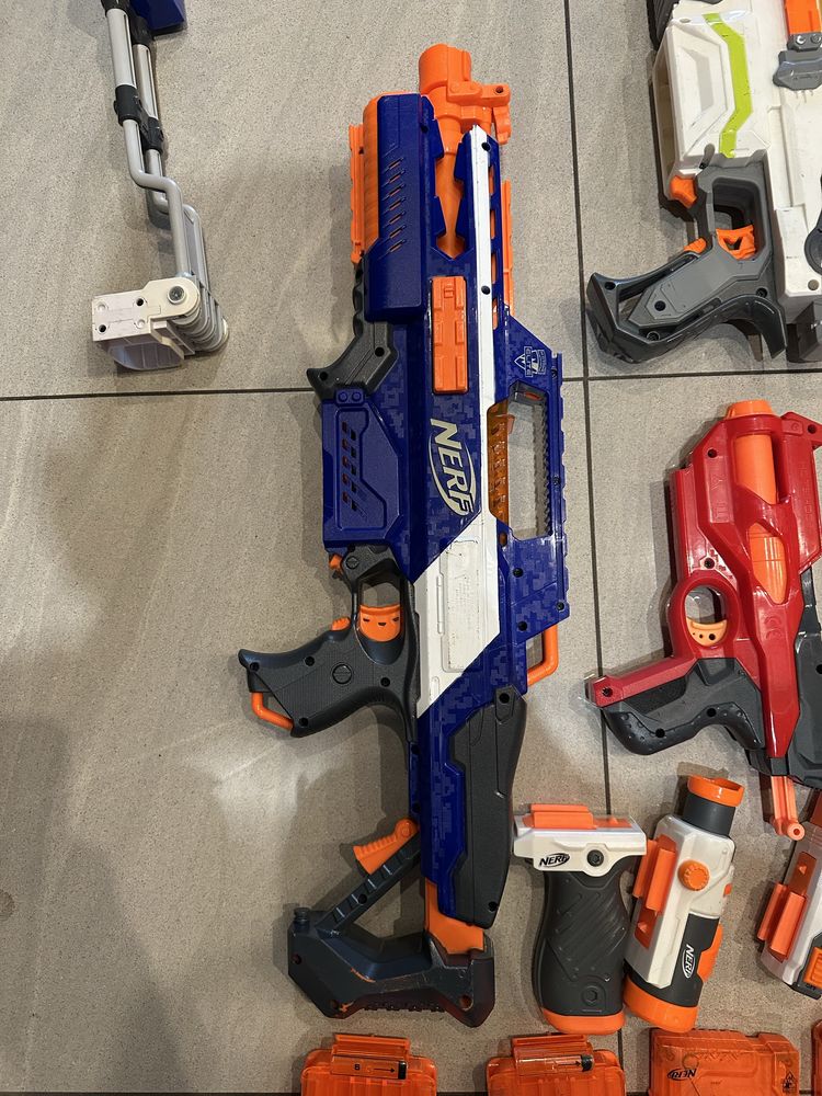 Zestaw postoletow NERF i akcesoria
