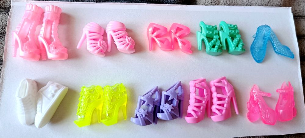 Взуття для Барбі