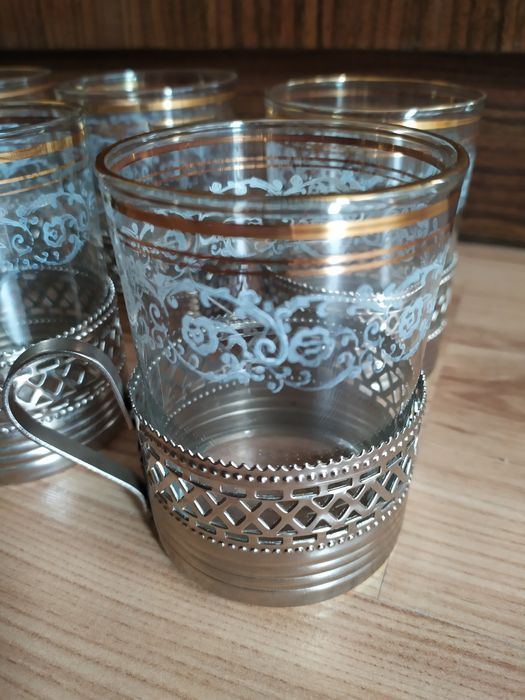 6 szklanek z koszyczkami prl