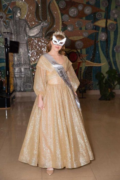 Сукня на випускний, розмір S-M. Корона у подарунок