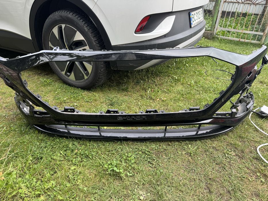 Бампер Audi Q8 e-tron S line в хорошому стані