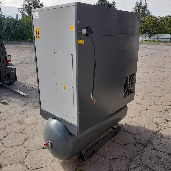 Sprężarka śrubowa Atlas Copco GA11 FF osuszacz 2015rok 11kw 1.7m³ 8bar