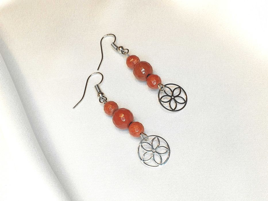 Kolczyki z jaspisu czerwonego z rozetą