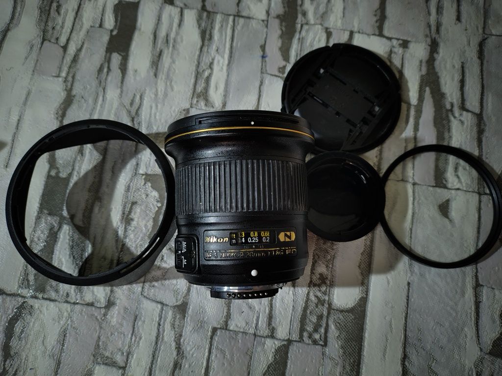 Об'єктив Nikon 20 mm f 1.8