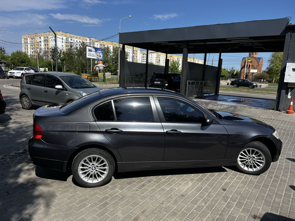 Продам бмв Е90 2007 года выпуска
