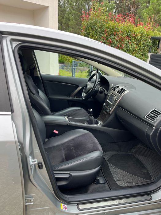 Toyota Avensis 2.0 D4D SW 2013 | Carrinha Familiar Fiável e Económica