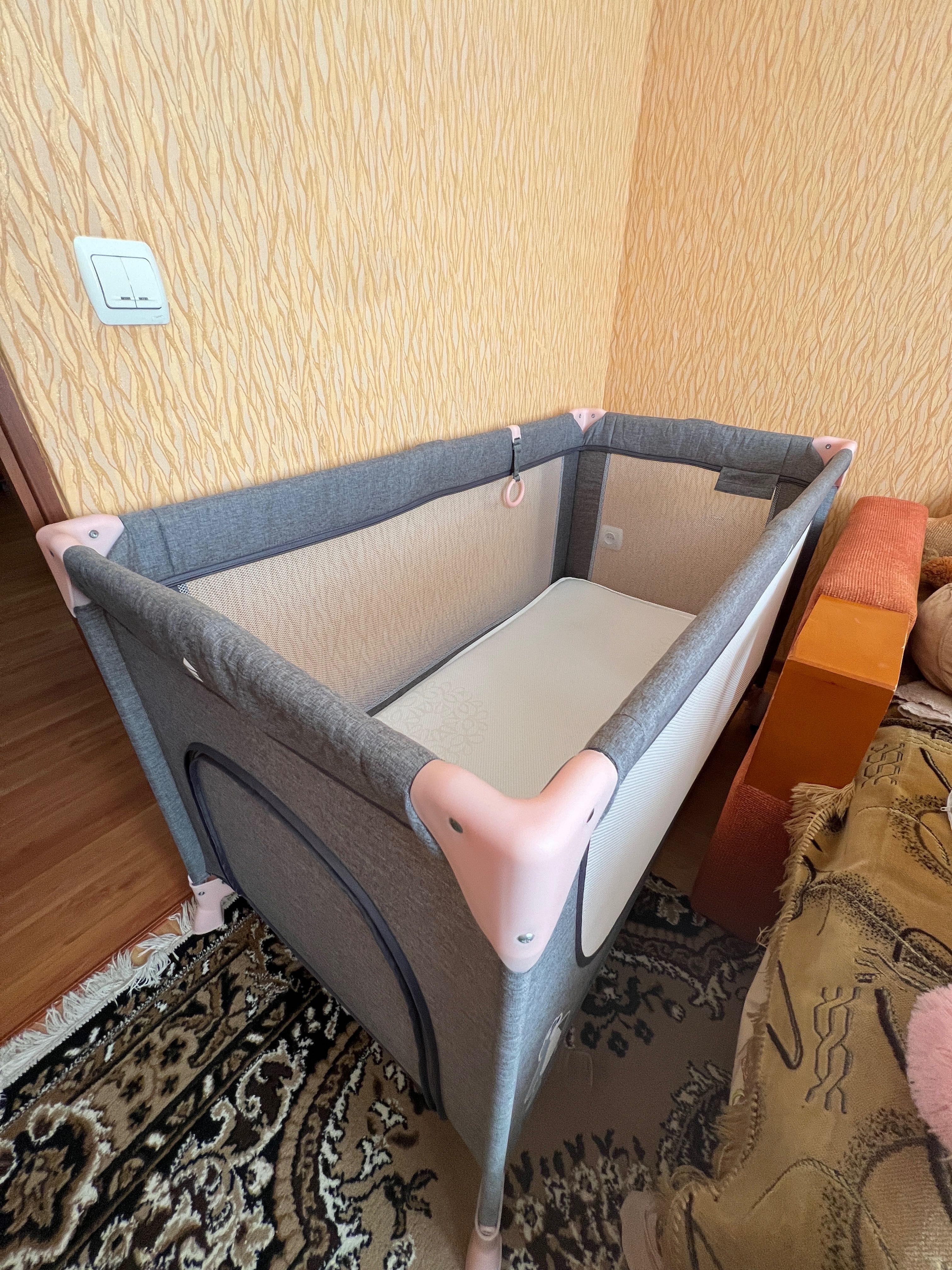 Манеж-ліжечко Kinderkraft з аксессуарами