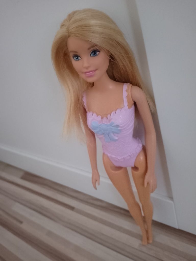 Lalka Barbie w kostiumie