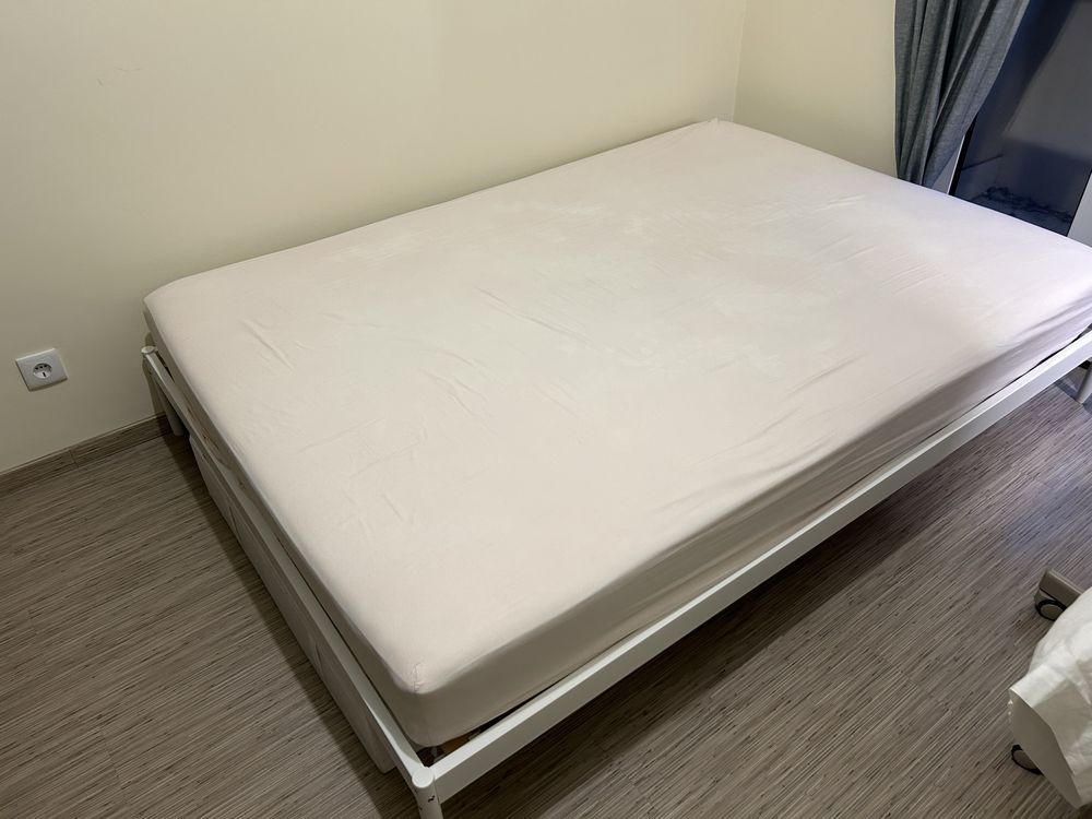 Cama IKEA: estrutura + colçhão