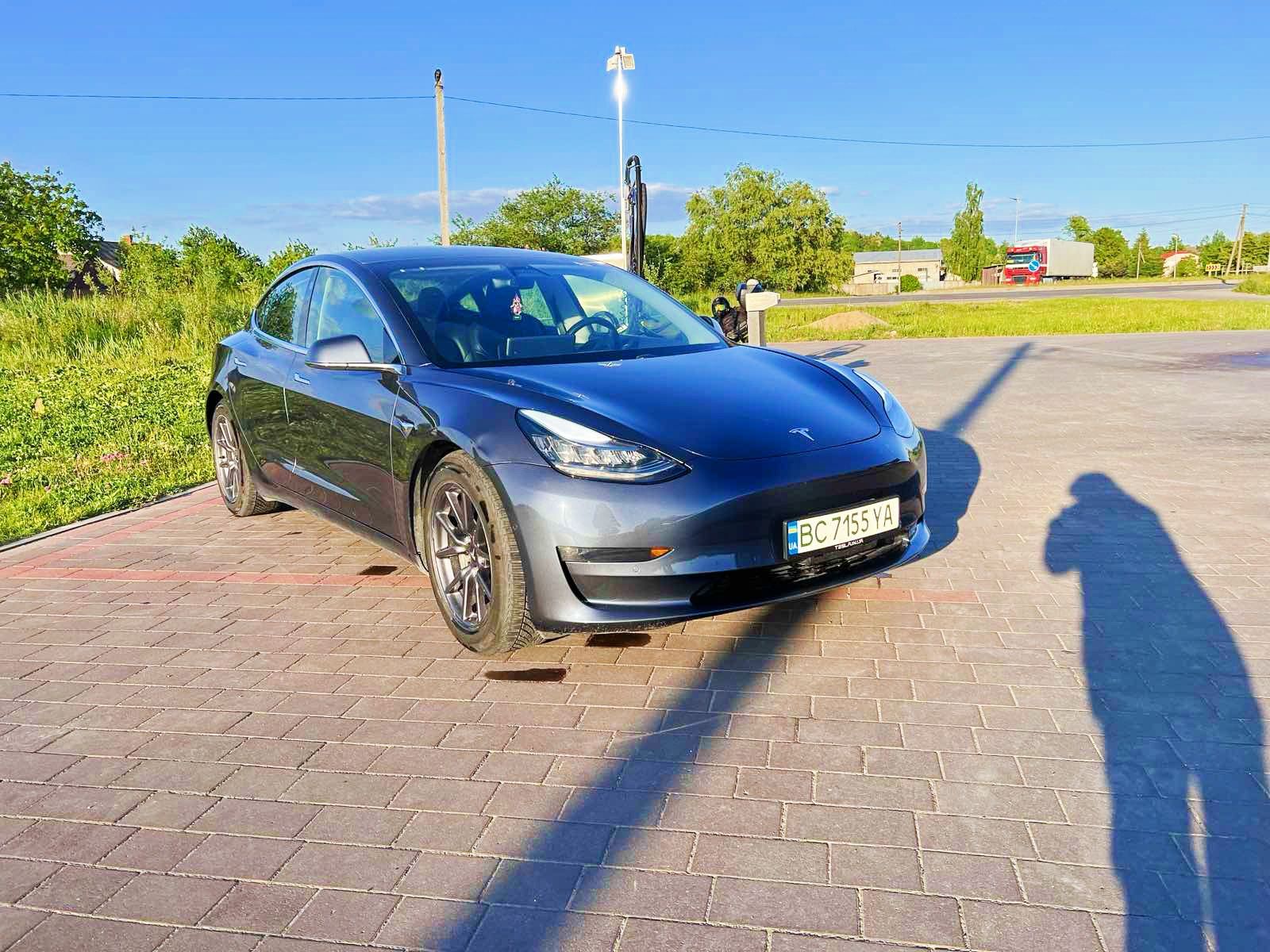 Авто Tesla model 3