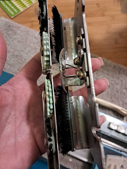 Продаю в'язальну машину Simac DX-2000