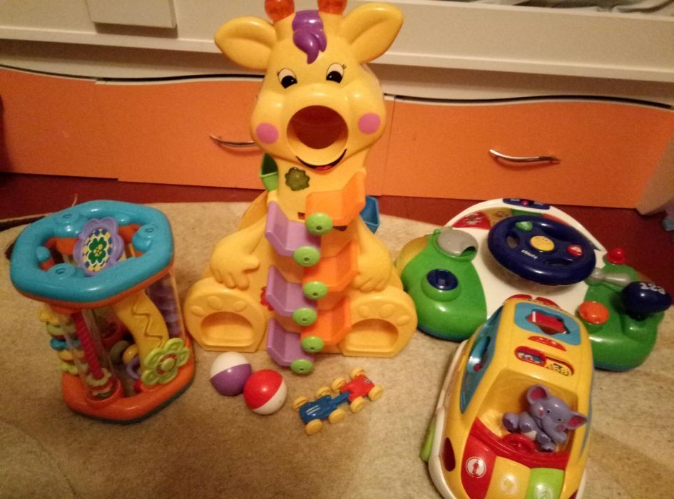 Жирафа и другие фирменные игрушки