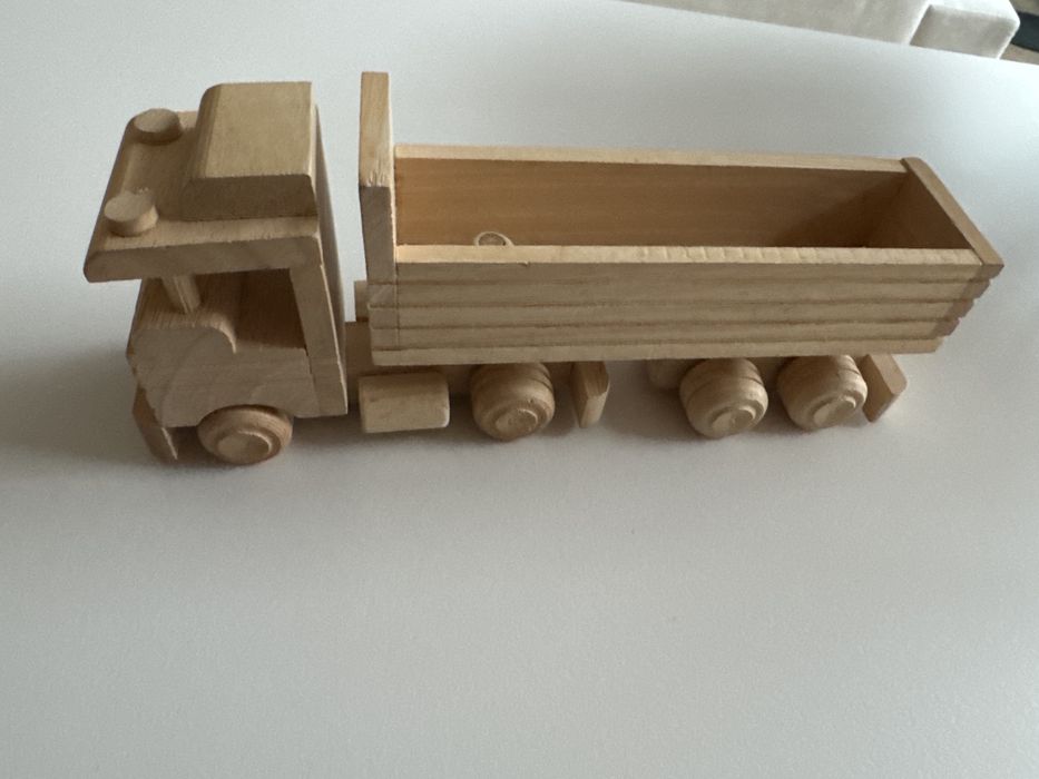 Drewniane auto ciezarowka