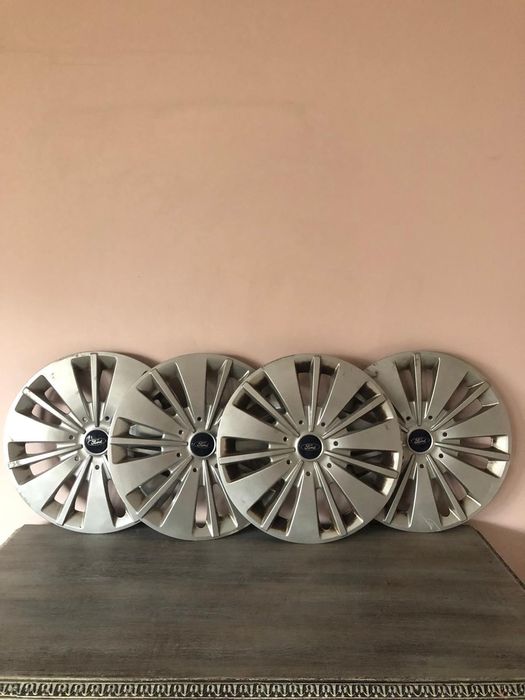 Kołpaki Ford 16” – oryginalne, komplet 4 szt., dobry stan – 80 zł