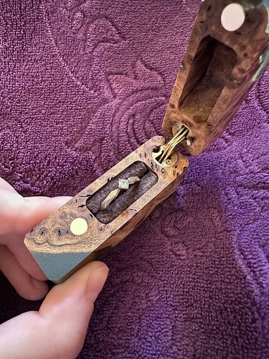 Кольцо с белого золота с бриллиантом ювелирного дома Kochut