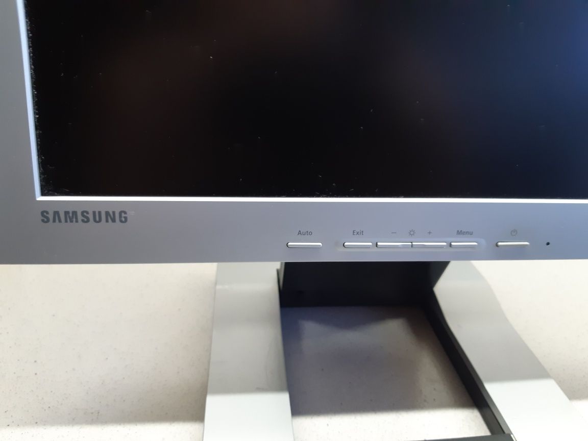 Монитор Samsung LSD