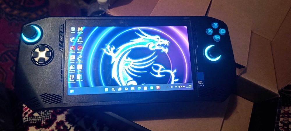 Ігрова приставка портативна MSI Claw A1M-3 1Tb