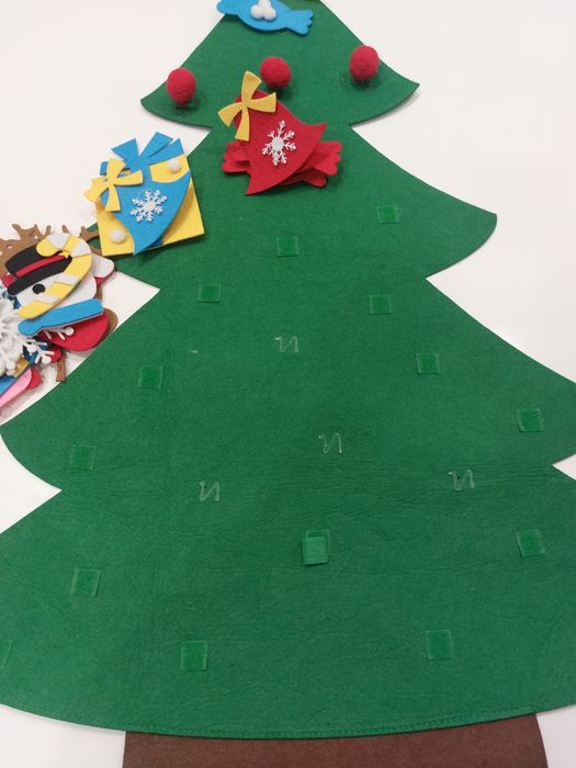 Ялинка з прикрасами з фетру