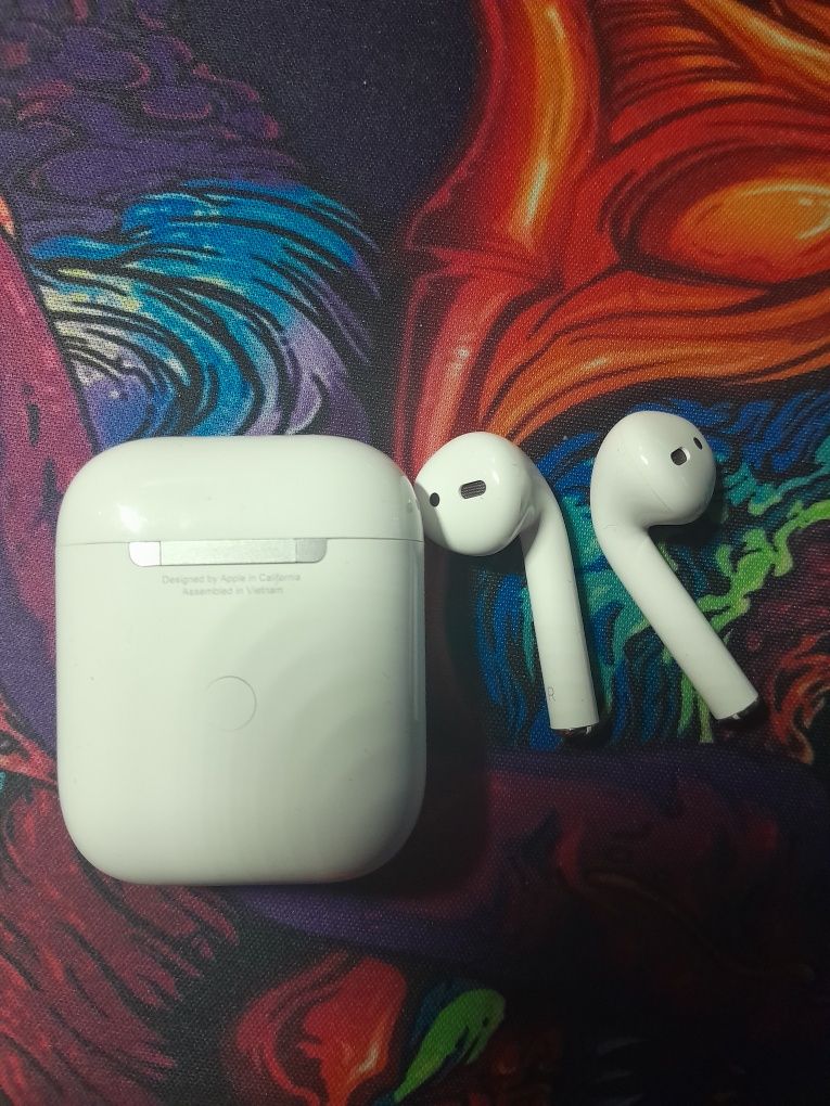 Продам наушники Airpods 2