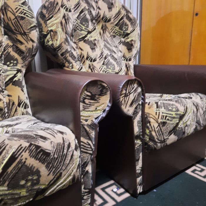 Продам крісла 2 штуки