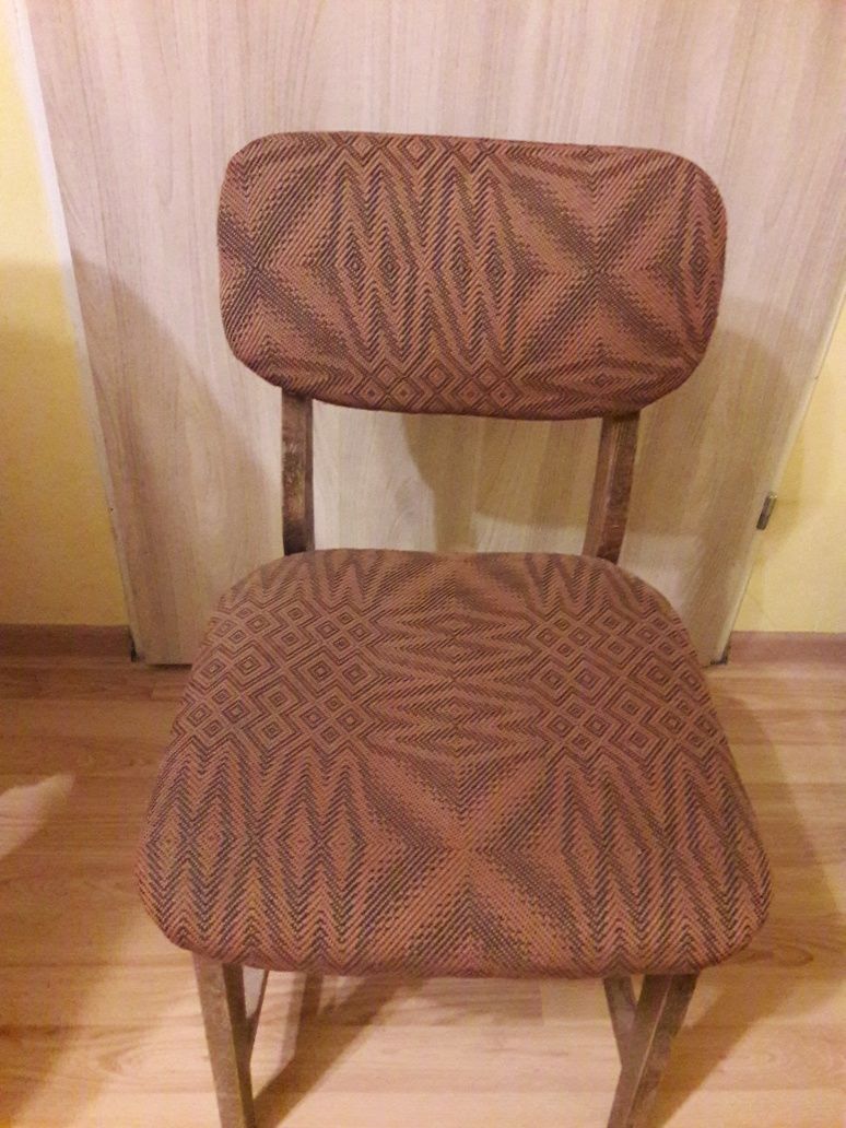 Krzesło drewniane w stylu retro PRL