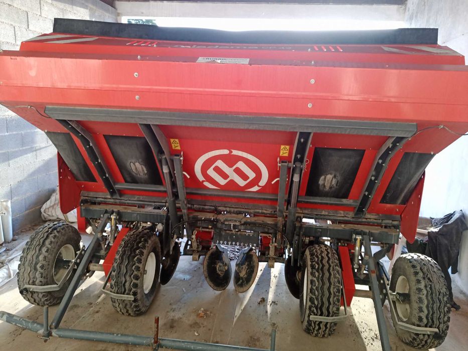 Venda de semeador de batatas e tractor