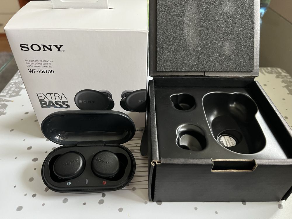 Słuchawki dokanałowe SONY WF-XB700. Stan idealny.