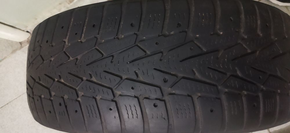 Продам покрышку 185/60/15,2111 дата одно колесо на докатка,nokian xl,р