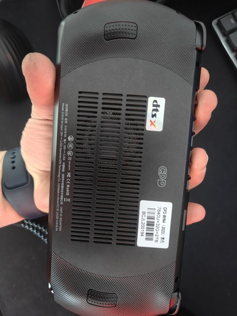 GPD Win 4 2023 R7 7840U 32GB 2TB