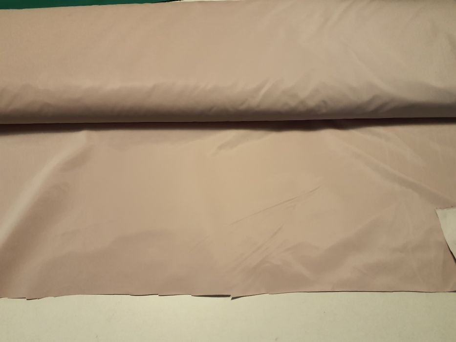 Tkanina nieprzemakalna jasny róż szer.150 cm.kupon 5 m.