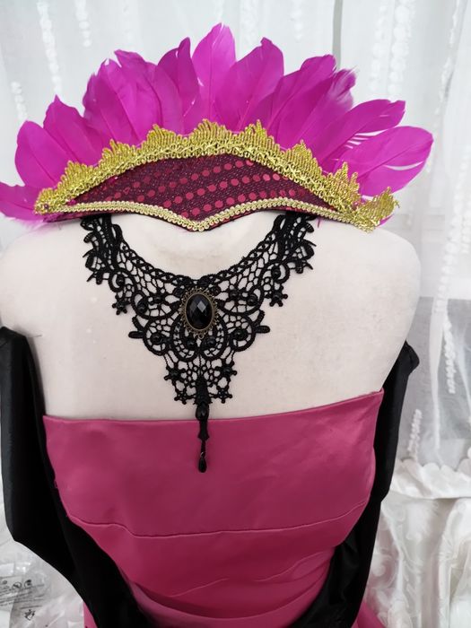 Piękny strój rewia karnawał pióra rękawiczki suknia rozmiar S