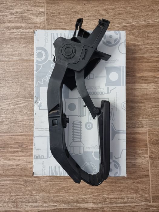 Pedal Mercedes A.211.300.04.04
W209 W211