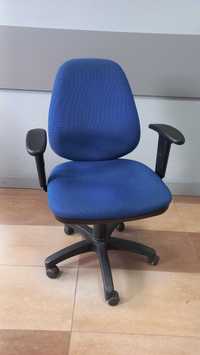 fotel biurowy obrotowy niebieski