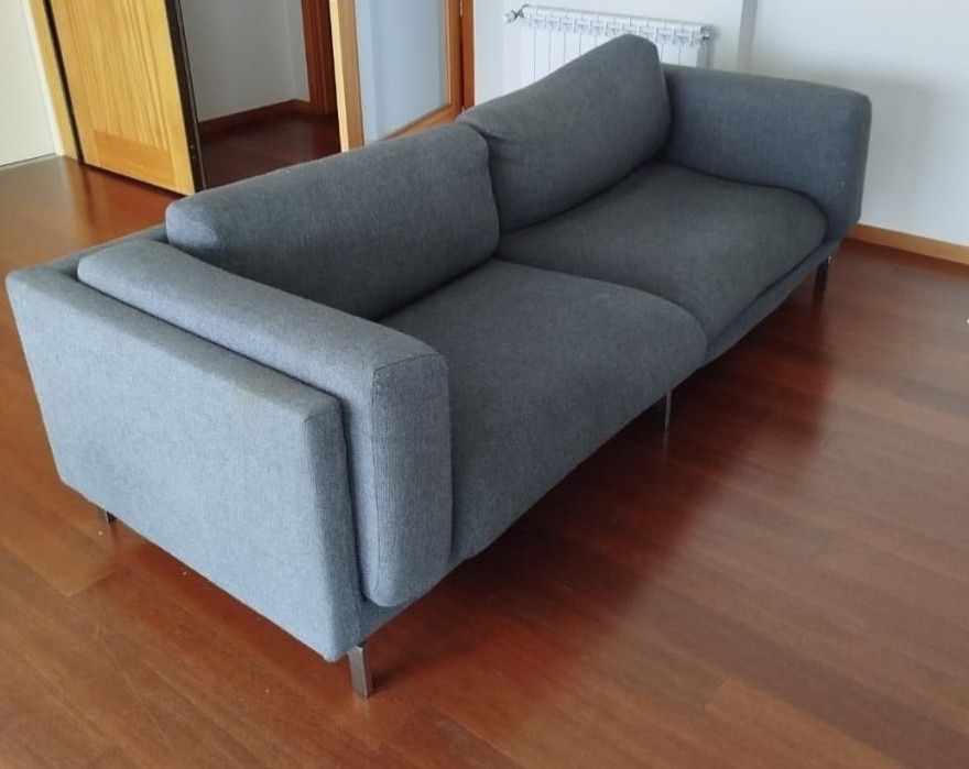 Vendo Sofá de 2 lugares cinzento
