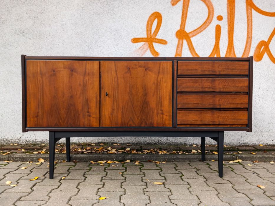 Odnowiony zestaw proj. Stanisława Albrechta, komoda, sideboard.