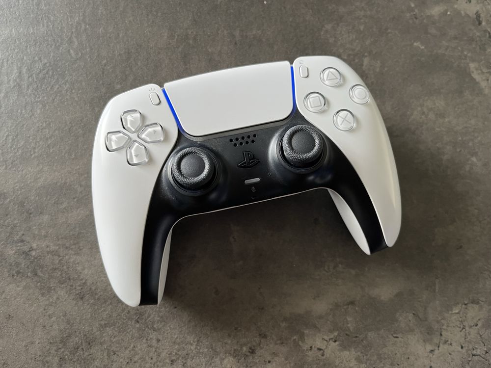 Pad ps5 dualsense v2 stan idealny + pudelko
