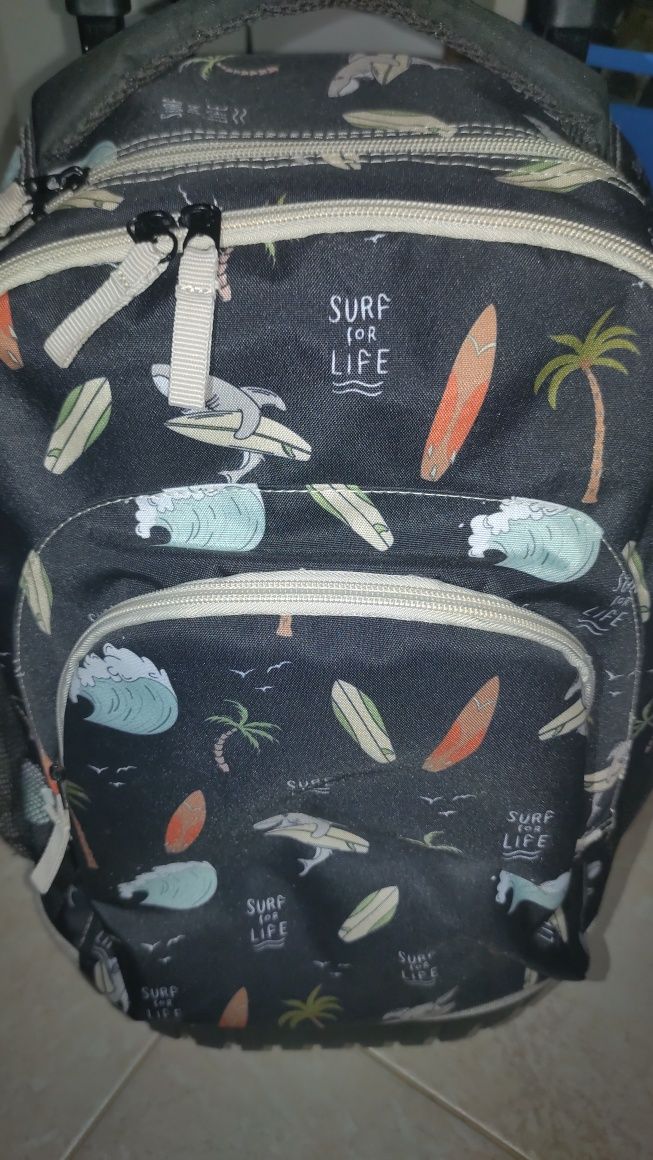 Mochila de rodinhas nova
