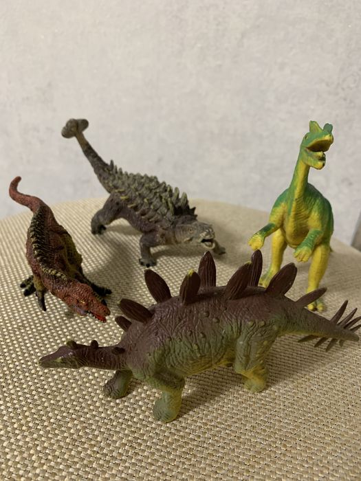 Іграшки динозавр
