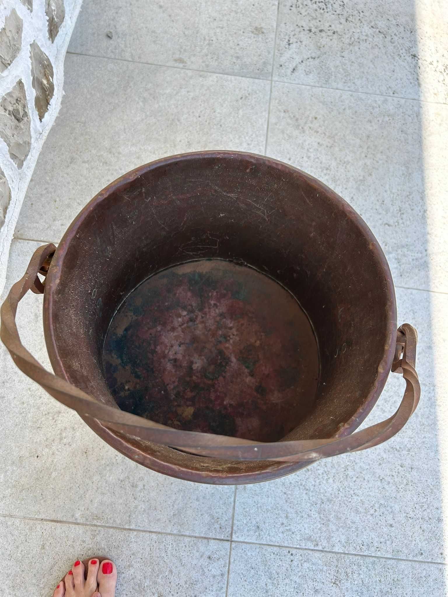 Elegante balde para lenha