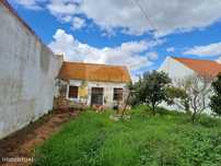 Casa antiga com projecto para reconstrução em Grândola