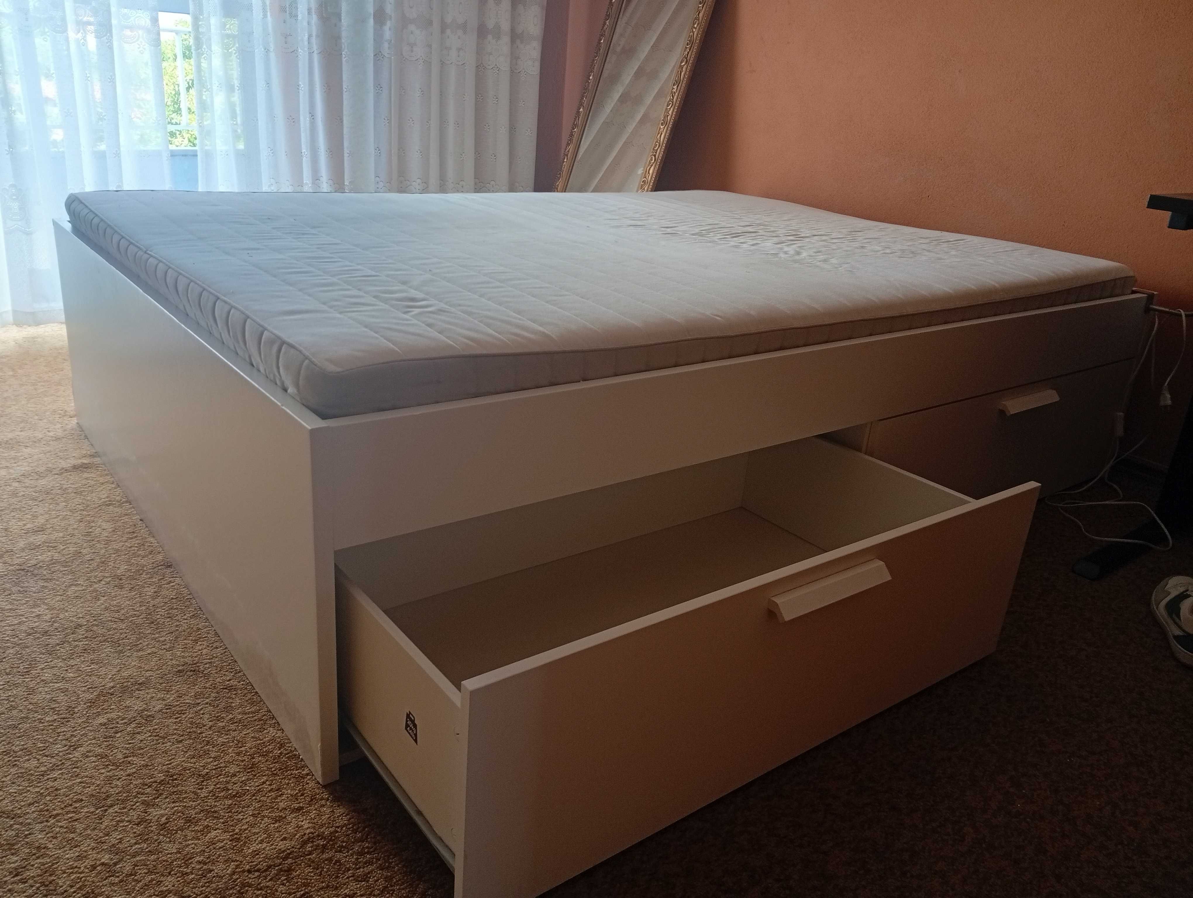 Cama com gavetões
