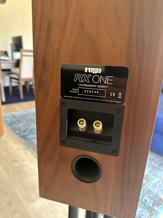 Colunas Rega Rx One (cor Cherry) com suporte