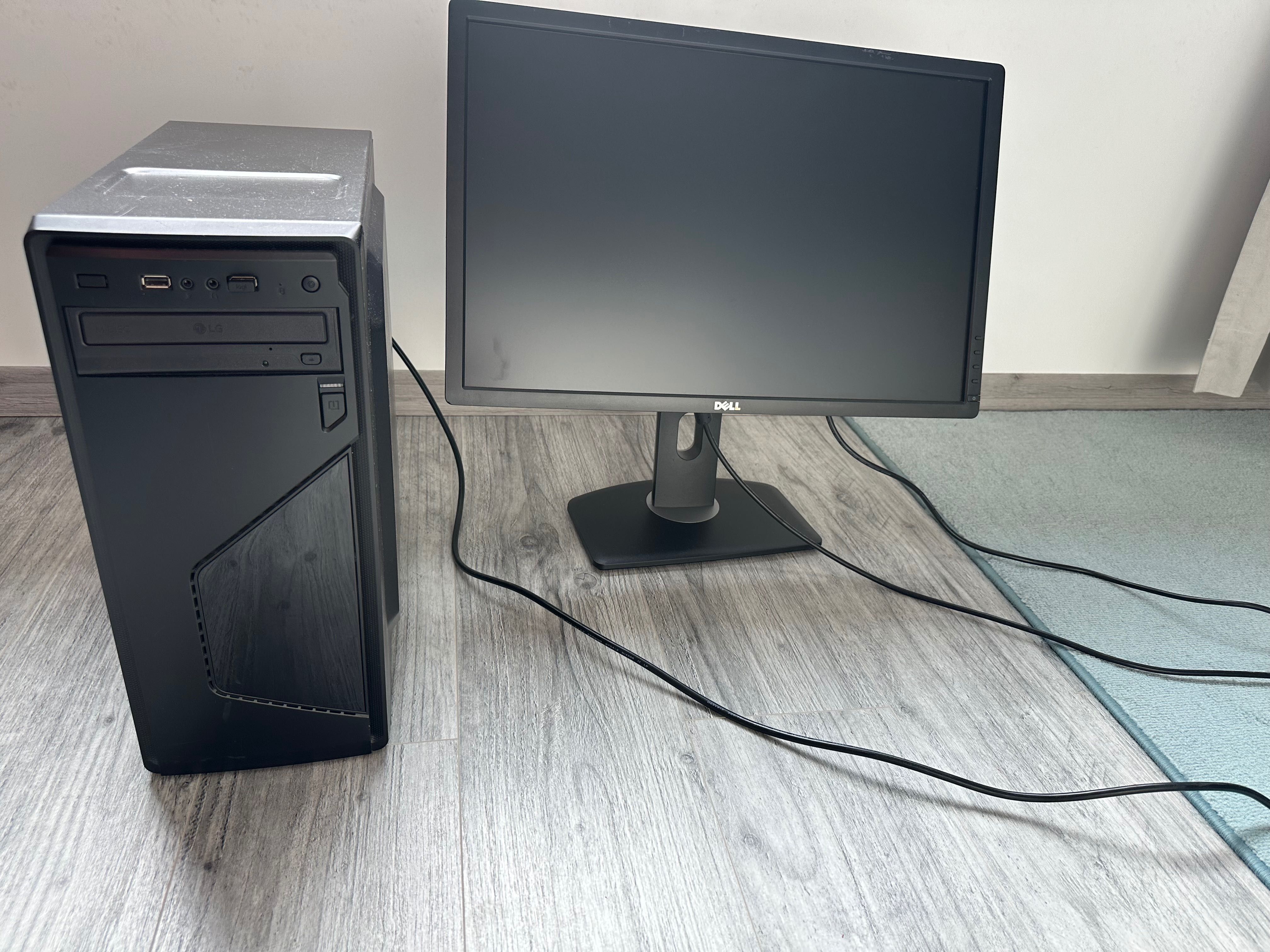 Komputer PC z monitorem