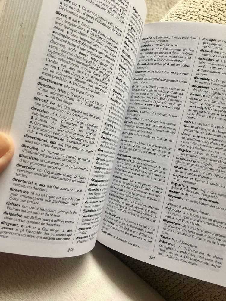 Dicionátio francês Larousse