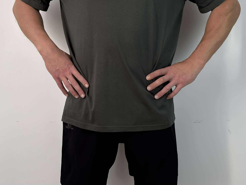 Fred Perry t-shirt męski XL/XXL 
Rozmiar XL/XXL 
Osoba na zdjęciu nosi