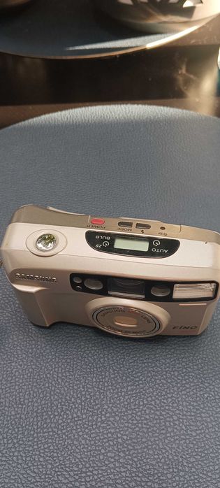 Kasety Vhs oraz Cd z aparatem fot. wraz z odtwarzaczem