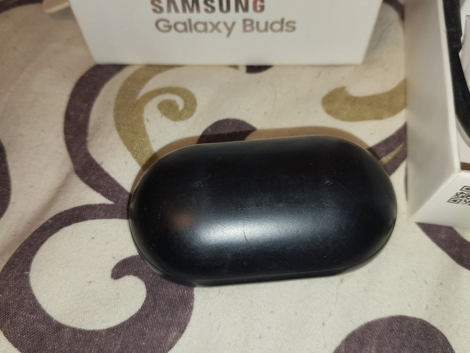 Наушники Samsung galaxy buds